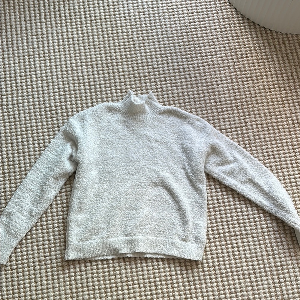 White turtleneck swwater